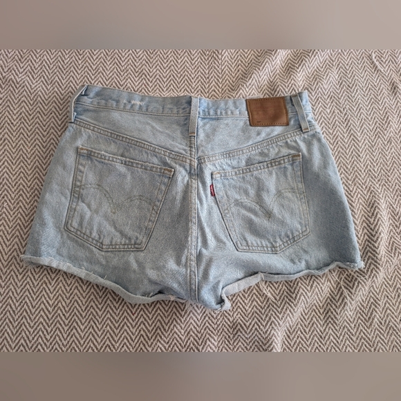 Levi's Light Blue Frayed Jean Shorts - Picture 7 of 8